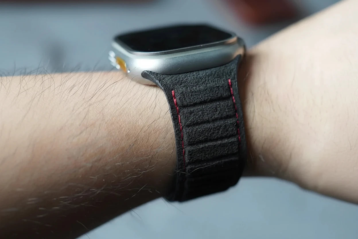 Alcantara Magnetic Link