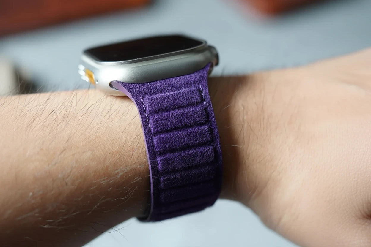 Alcantara Magnetic Link