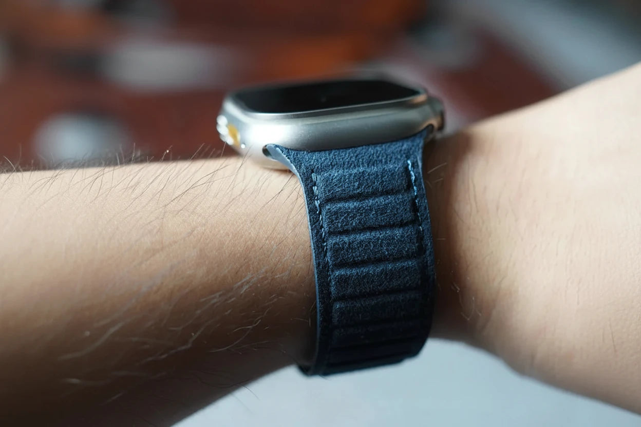 Alcantara Magnetic Link