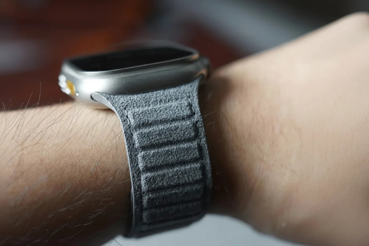 Alcantara Magnetic Link