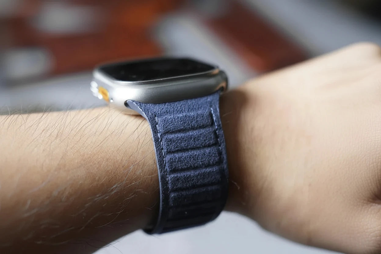 Alcantara Magnetic Link